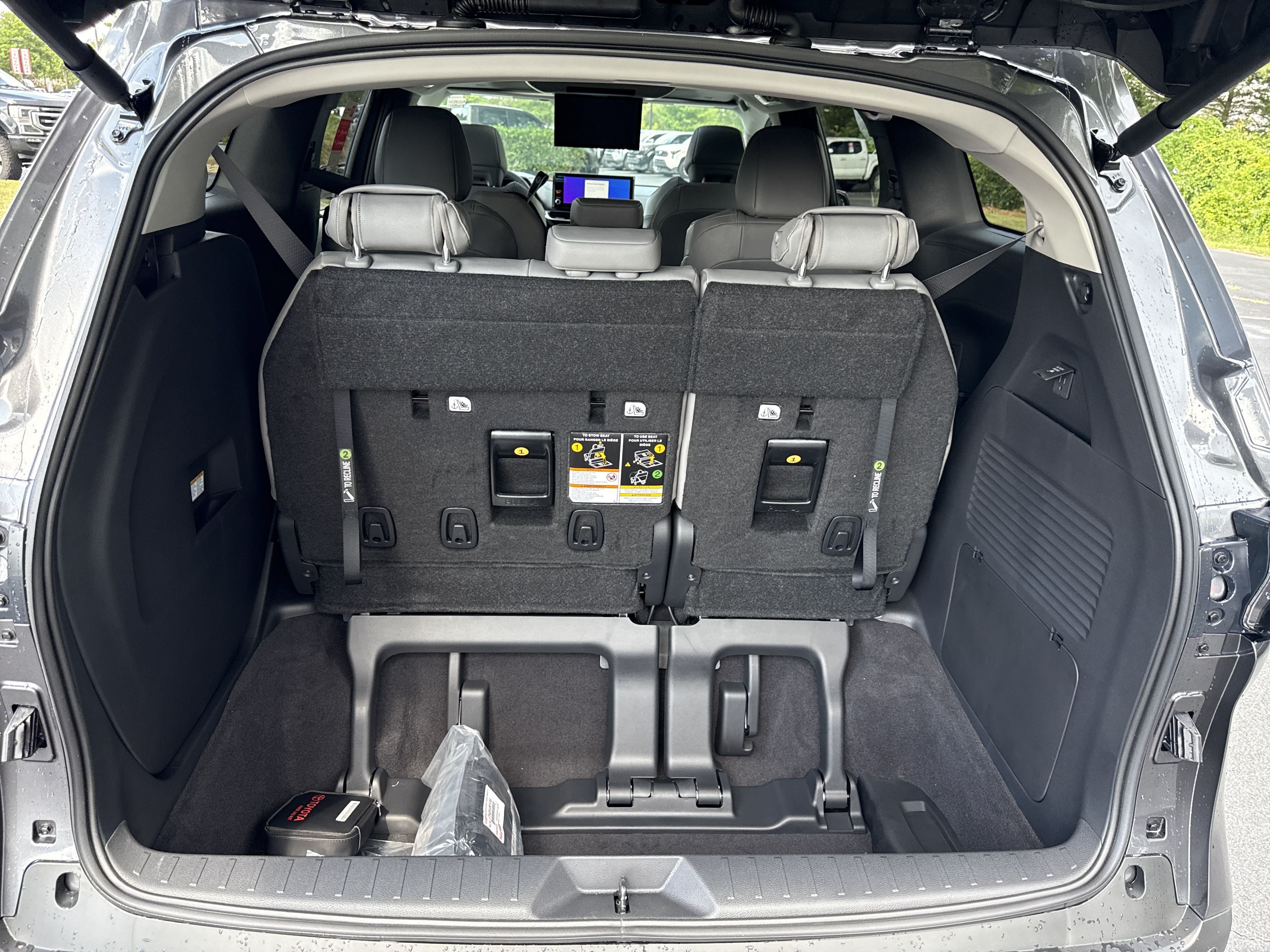 New 2025 Toyota Sienna XLE w/ XLE Plus Package FWD image 41