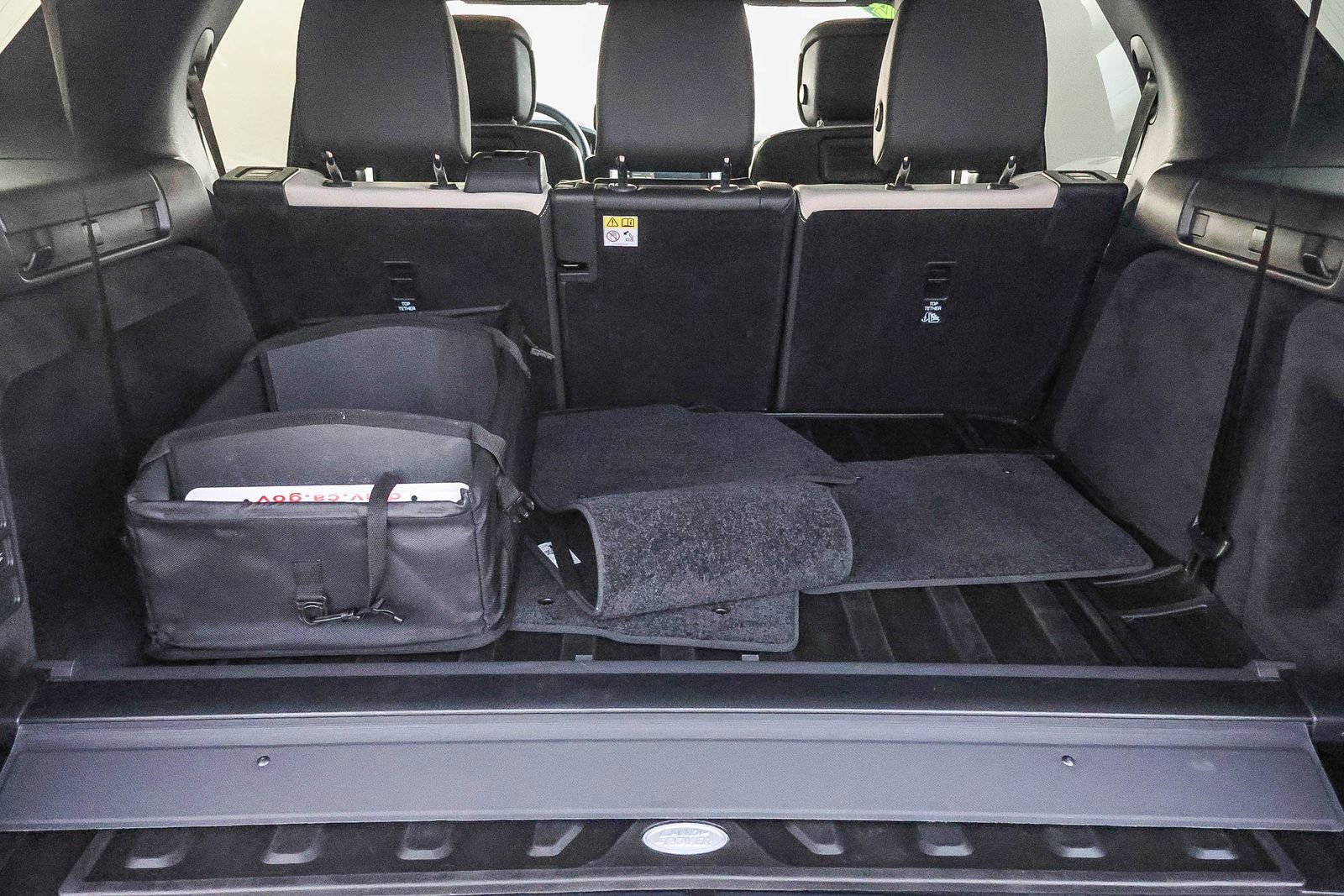 Used 2024 Land Rover Discovery Dynamic SE image 25