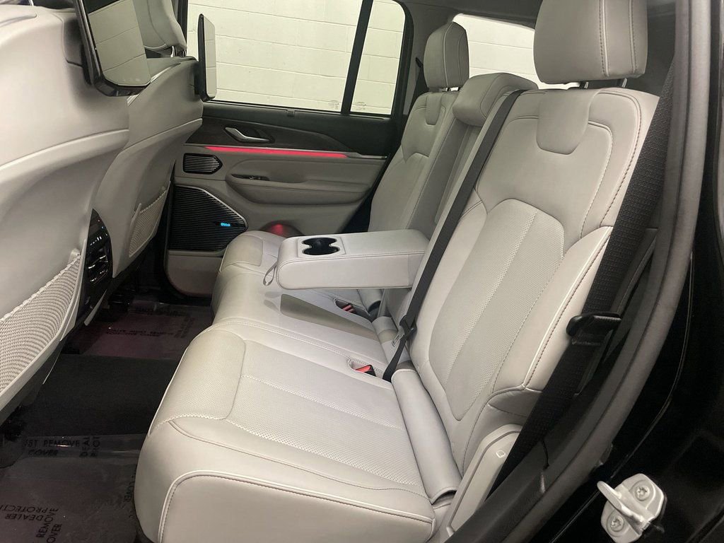 Used 2023 Jeep Grand Cherokee Overland w/ Advanced Protech Group III image 20