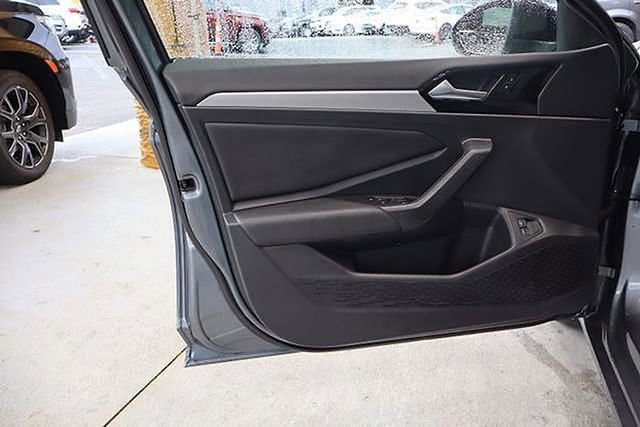 Used 2021 Volkswagen Jetta R-Line w/ R-Line Cold Weather Package FWD image 17