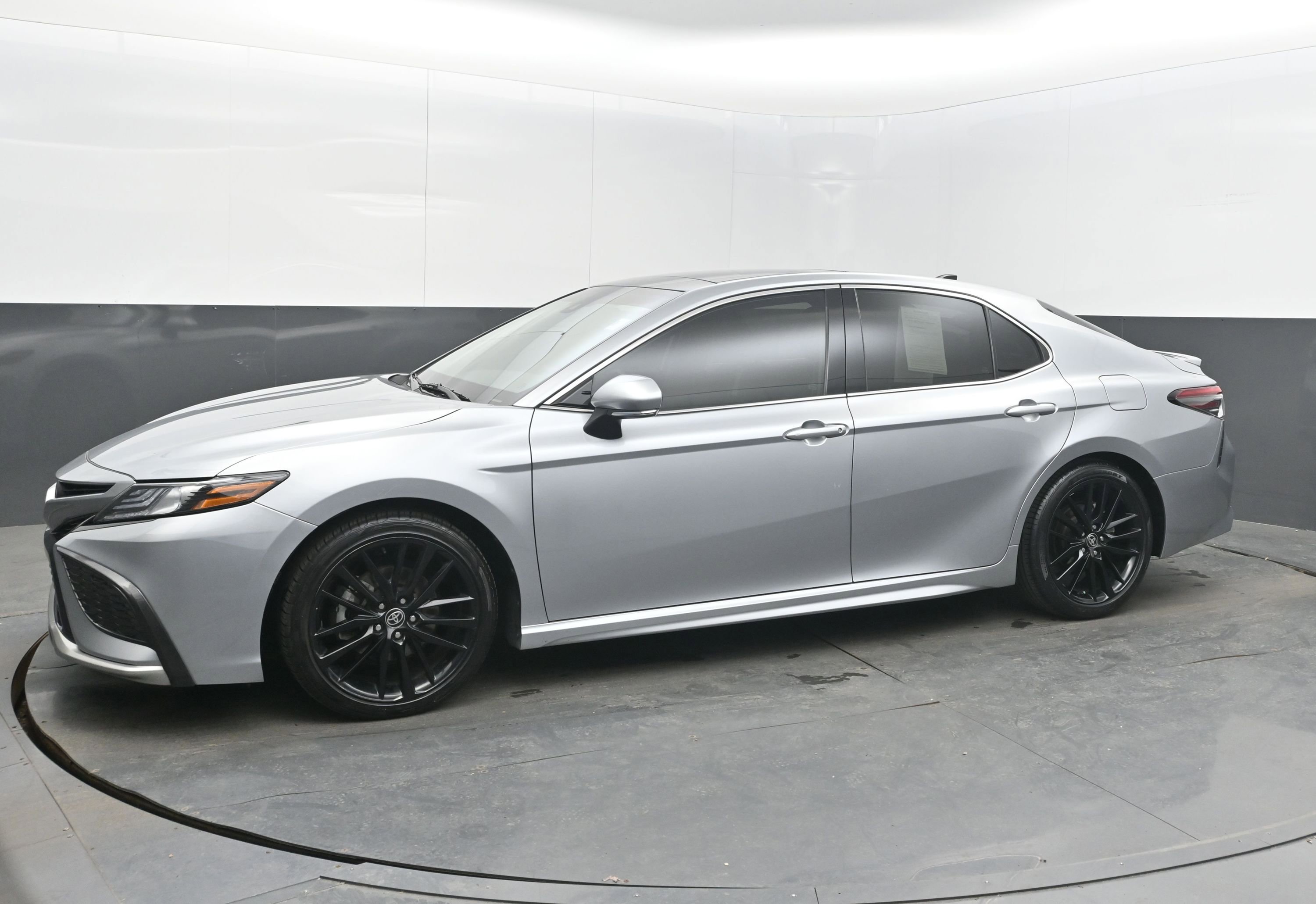 Used 2021 Toyota Camry XSE image 5