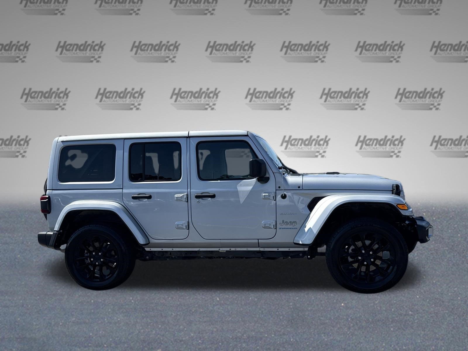 Used 2024 Jeep Wrangler Sahara w/ Technology Group image 10