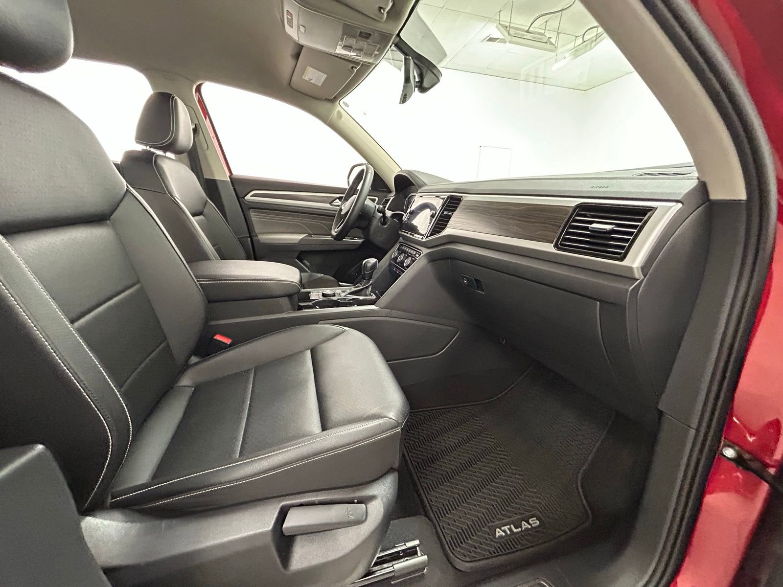 Used 2023 Volkswagen Atlas SE image 41