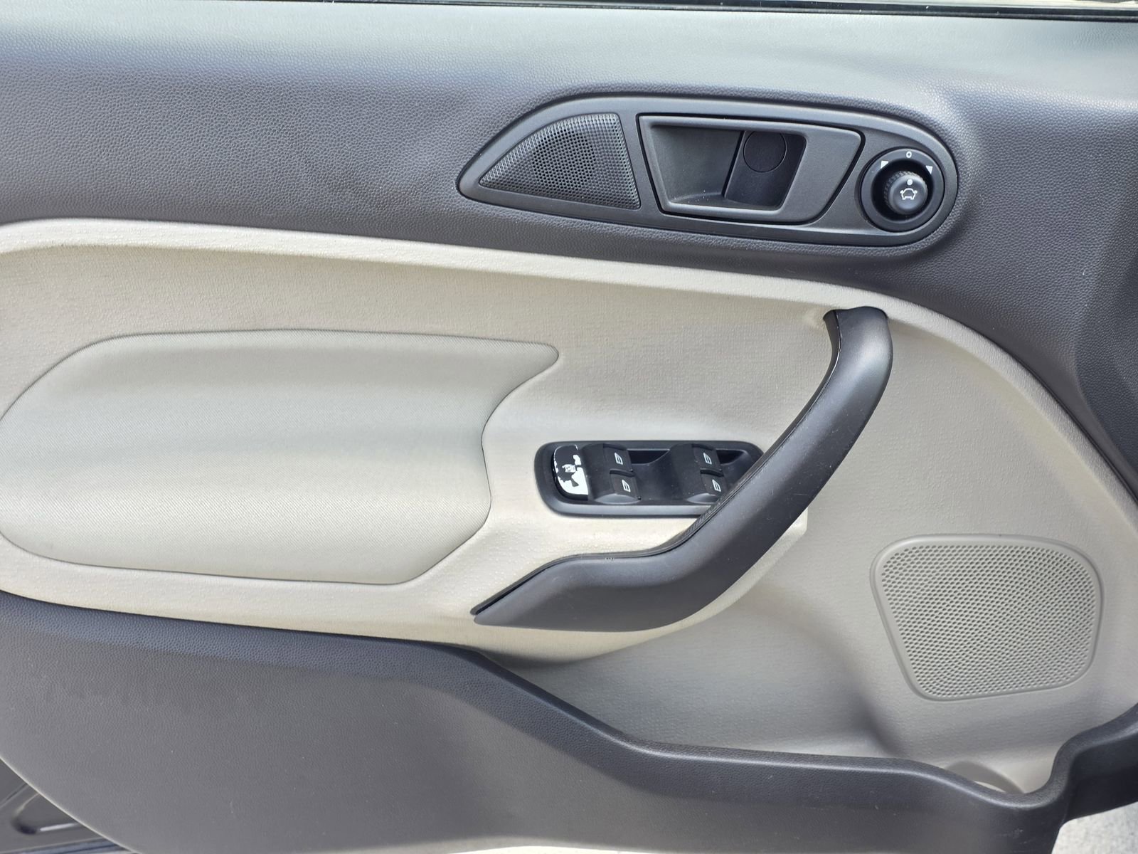 Used 2019 Ford Fiesta SE image 14