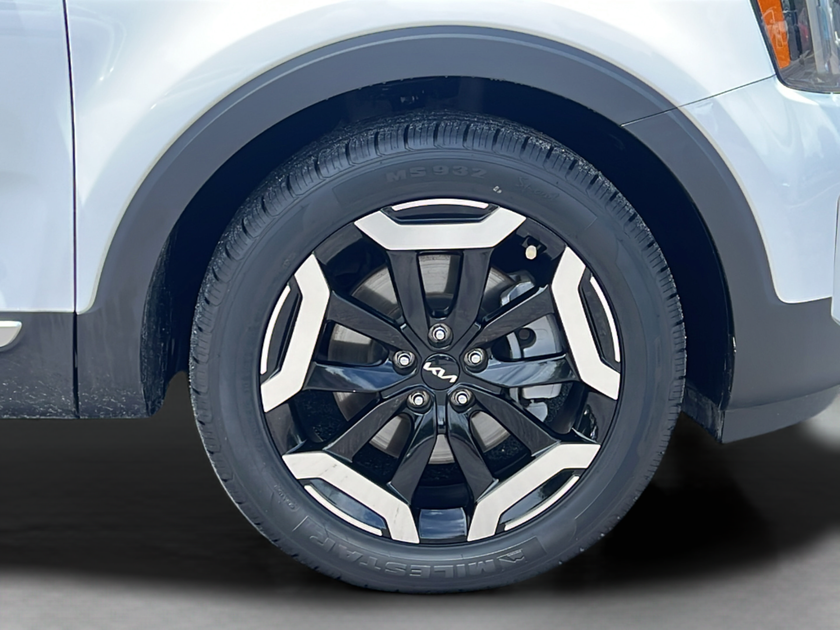 Certified 2023 Kia Telluride EX w/ EX Captain's Chair Package FWD image 27