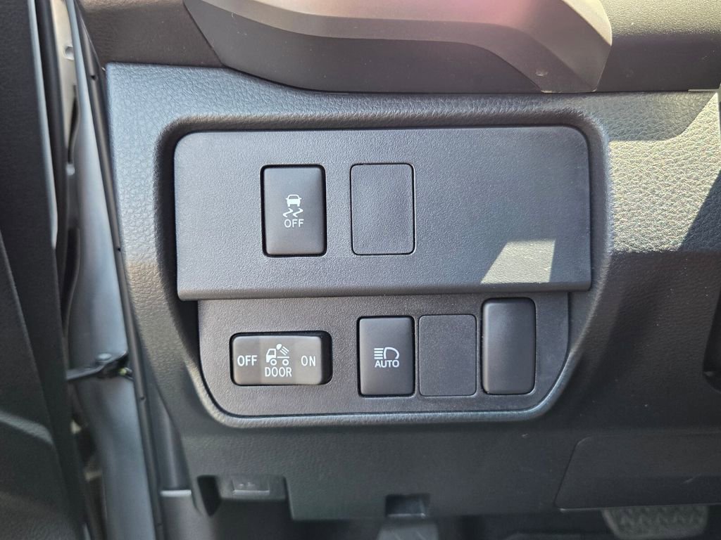 Used 2023 Toyota Tacoma SR5 AWD/4WD image 28