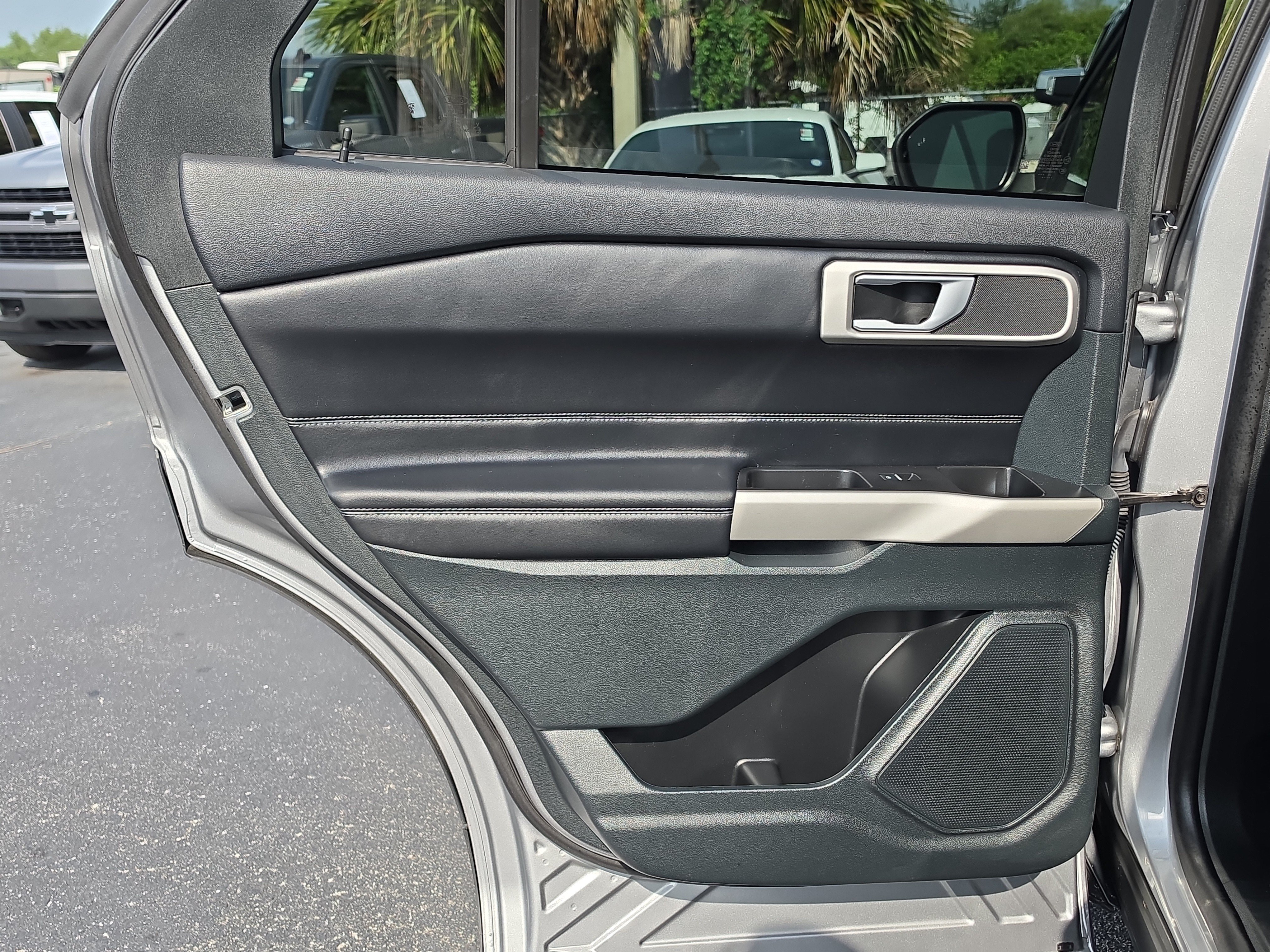 Used 2023 Ford Explorer XLT RWD image 14