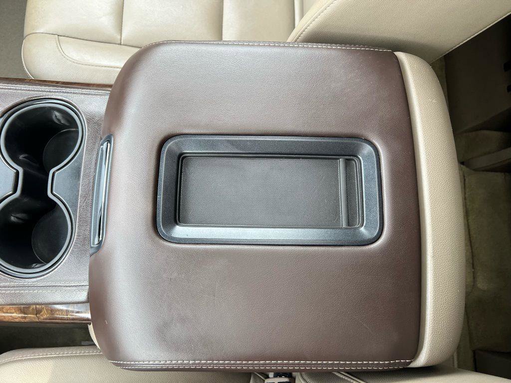 Used 2018 Chevrolet Suburban LT w/ LT Signature Package image 33