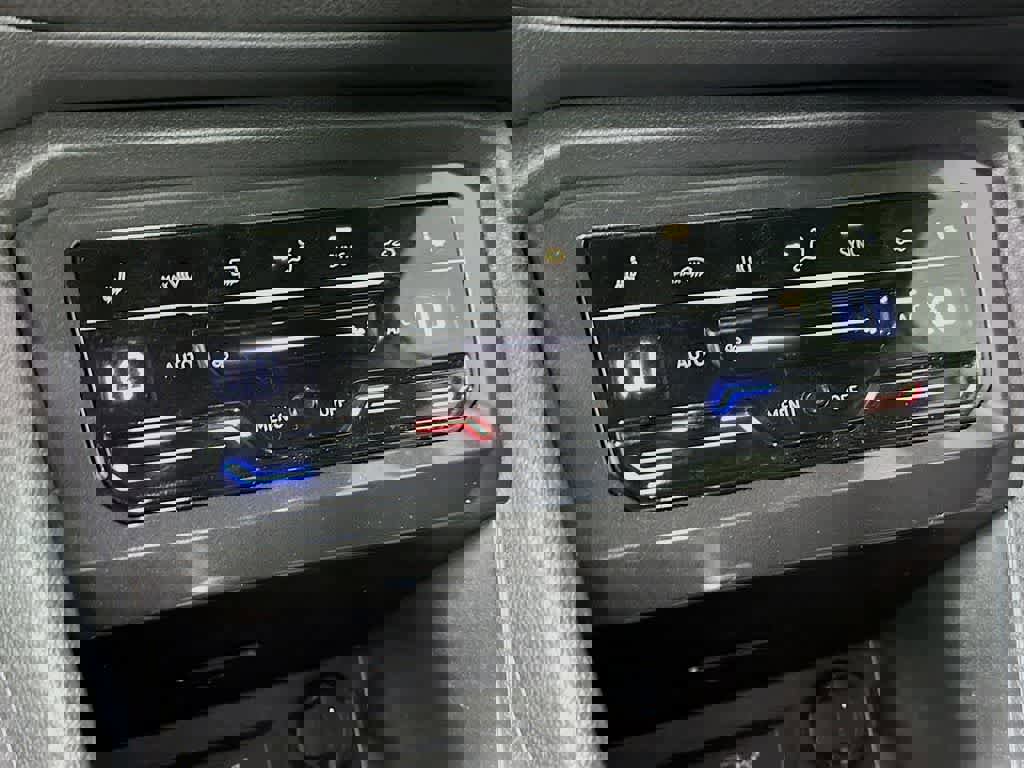 Used 2024 Volkswagen Tiguan SE R-Line image 18