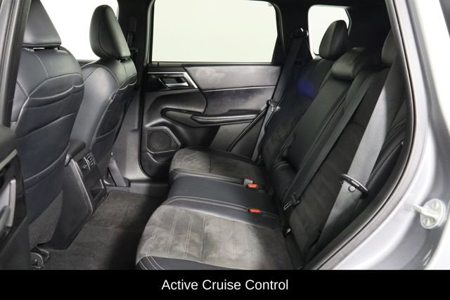 Used 2024 Mitsubishi Outlander SE Black Edition image 16