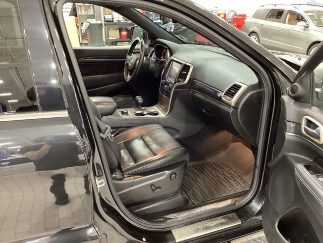 Used 2014 Jeep Grand Cherokee Overland w/ Mopar Chrome Edition Group AWD/4WD image 11
