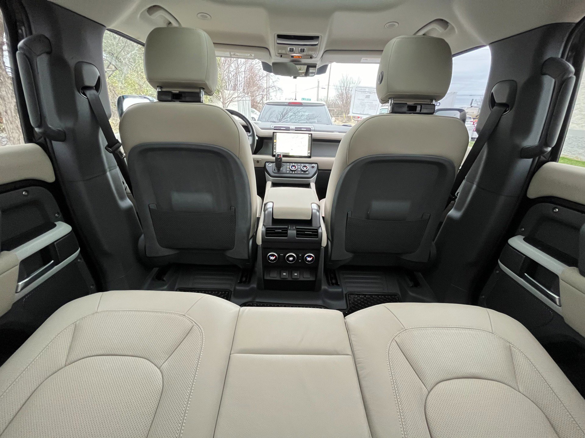 Used 2024 Land Rover Defender 110 SE image 32