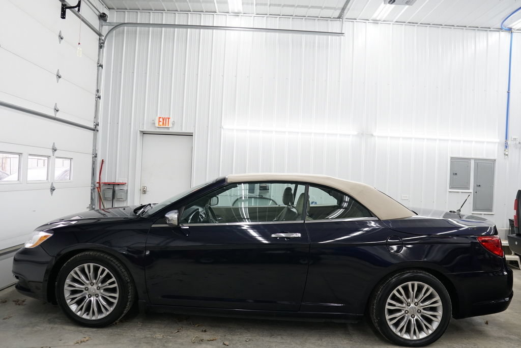 Used 2012 Chrysler 200 Limited FWD image 8