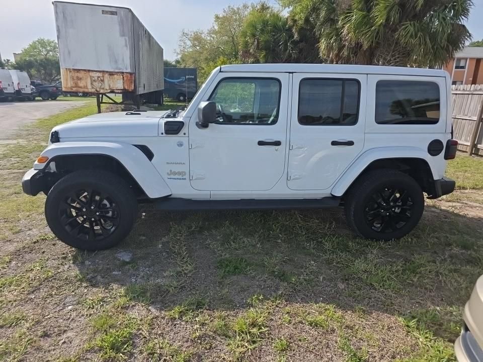 Used 2022 Jeep Wrangler Unlimited Sahara image 4