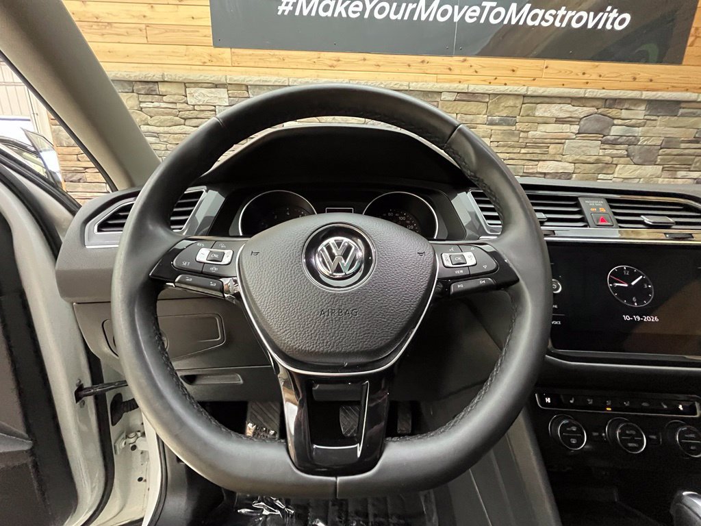 Used 2020 Volkswagen Tiguan SE w/ Panoramic Sunroof Package AWD/4WD image 28