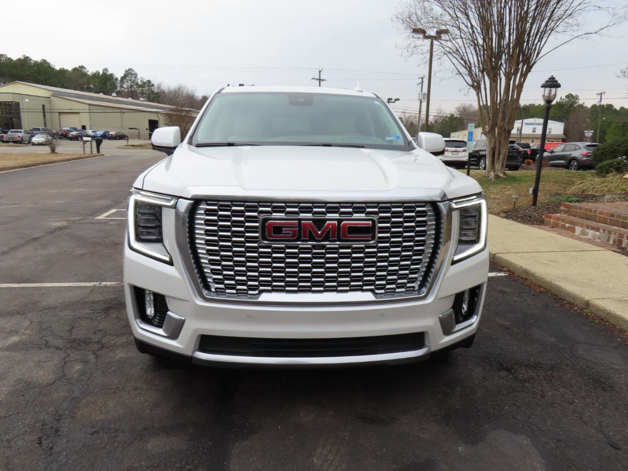 Used 2024 GMC Yukon Denali w/ Advanced Technology Package image 12