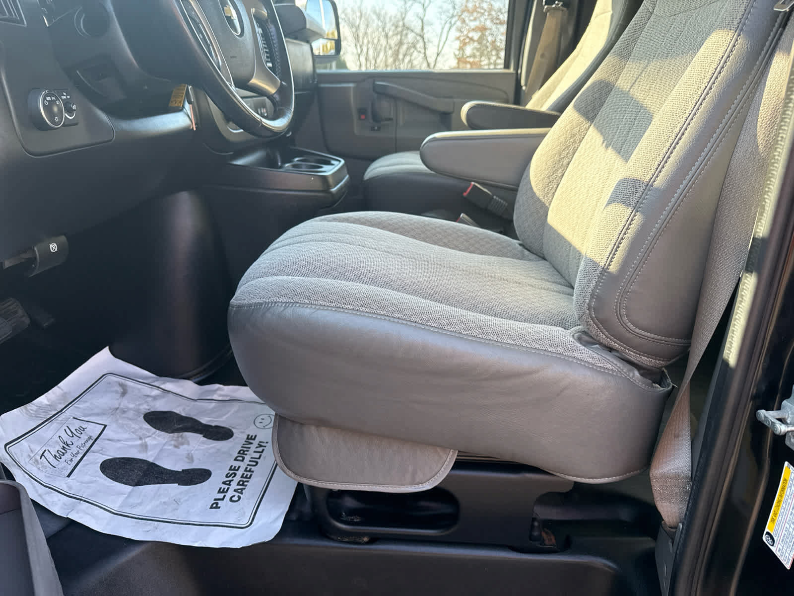 Used 2018 Chevrolet Express 2500 LS w/ Driver Convenience Package RWD image 11