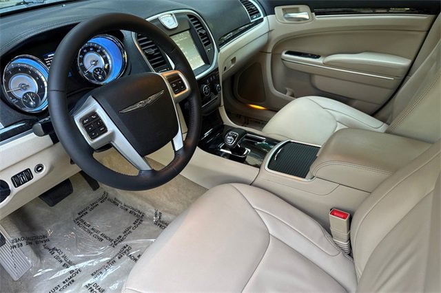 Used 2014 Chrysler 300 image 10