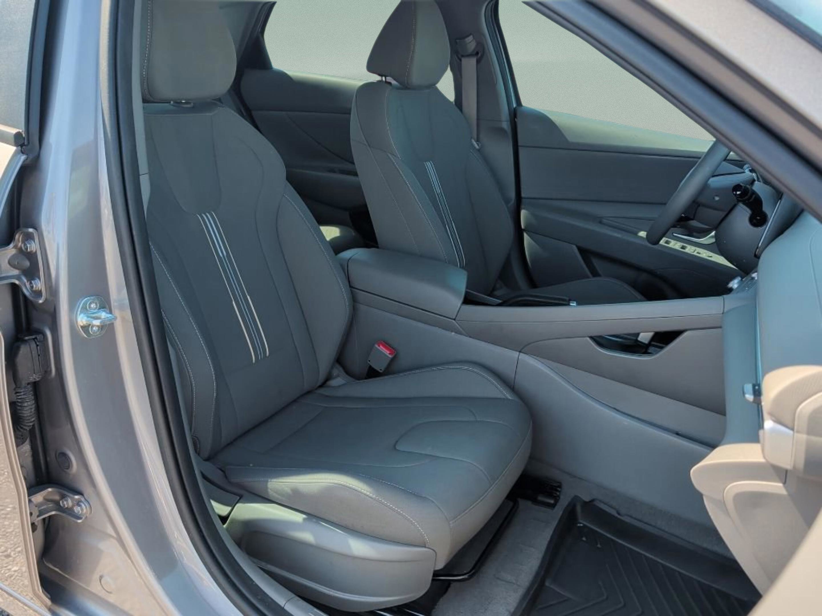 Used 2024 Hyundai Elantra SEL FWD image 36