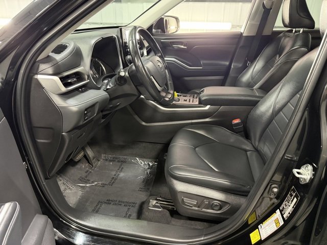 Used 2022 Toyota Highlander XLE image 13