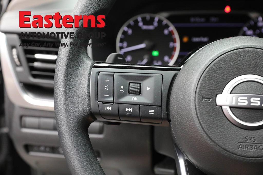 Used 2023 Nissan Rogue SV AWD/4WD image 15