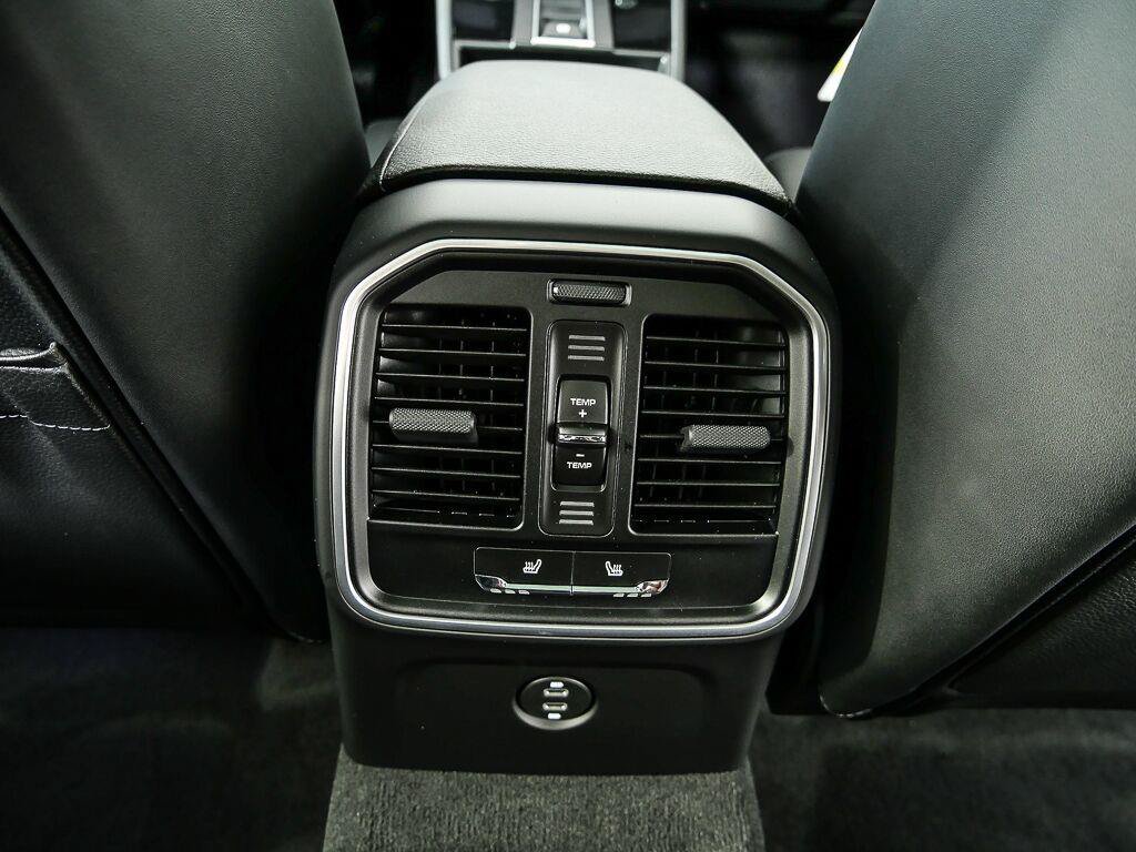 Certified 2026 Porsche Macan Turbo AWD/4WD image 20