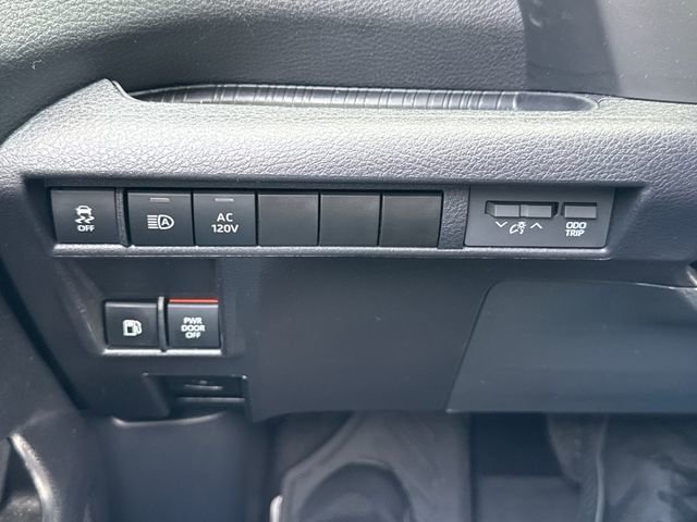 Certified 2025 Toyota Sienna XLE Woodland Edition image 33