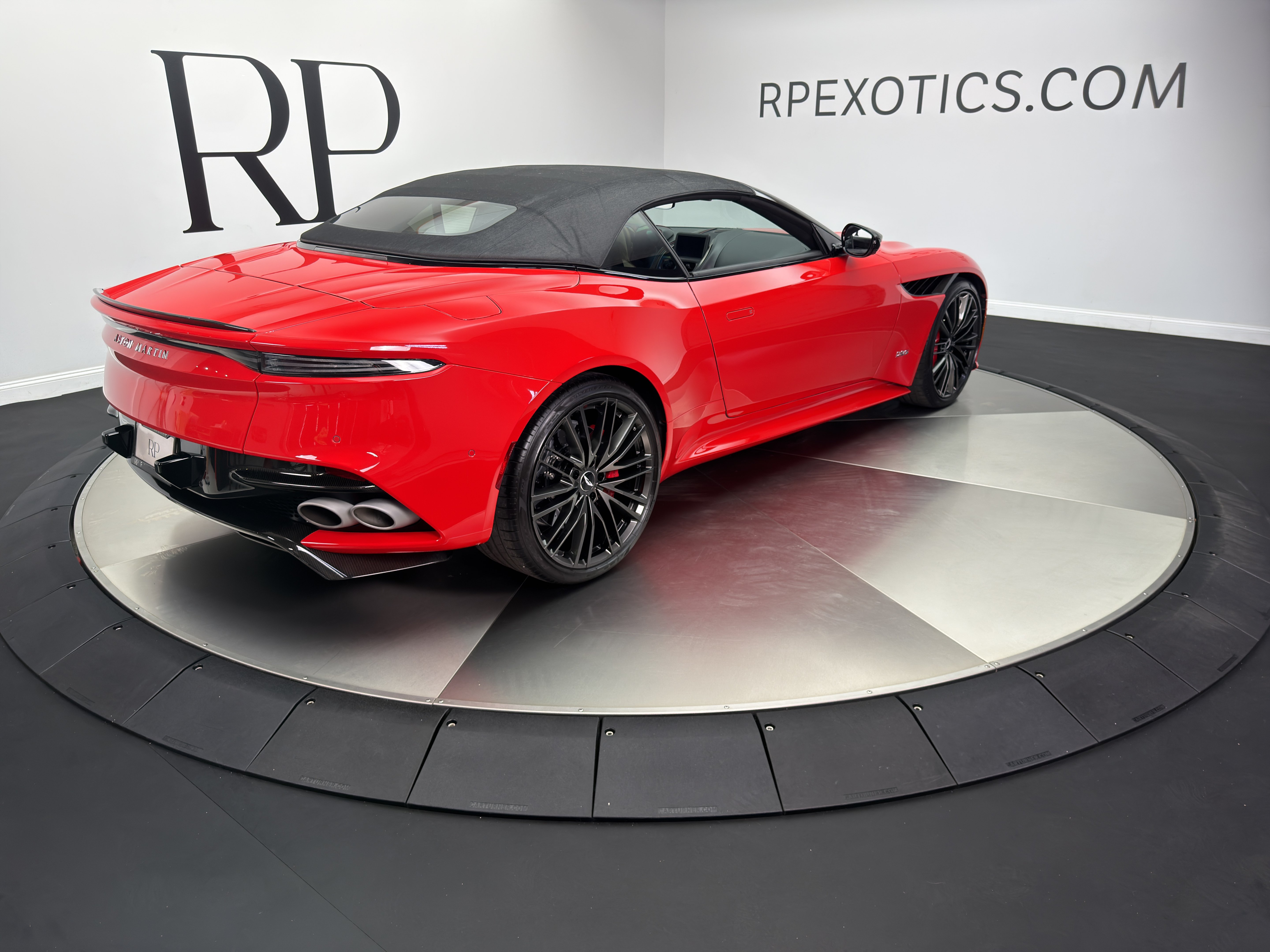 Used 2023 Aston Martin DBS Superleggera Volante RWD image 14