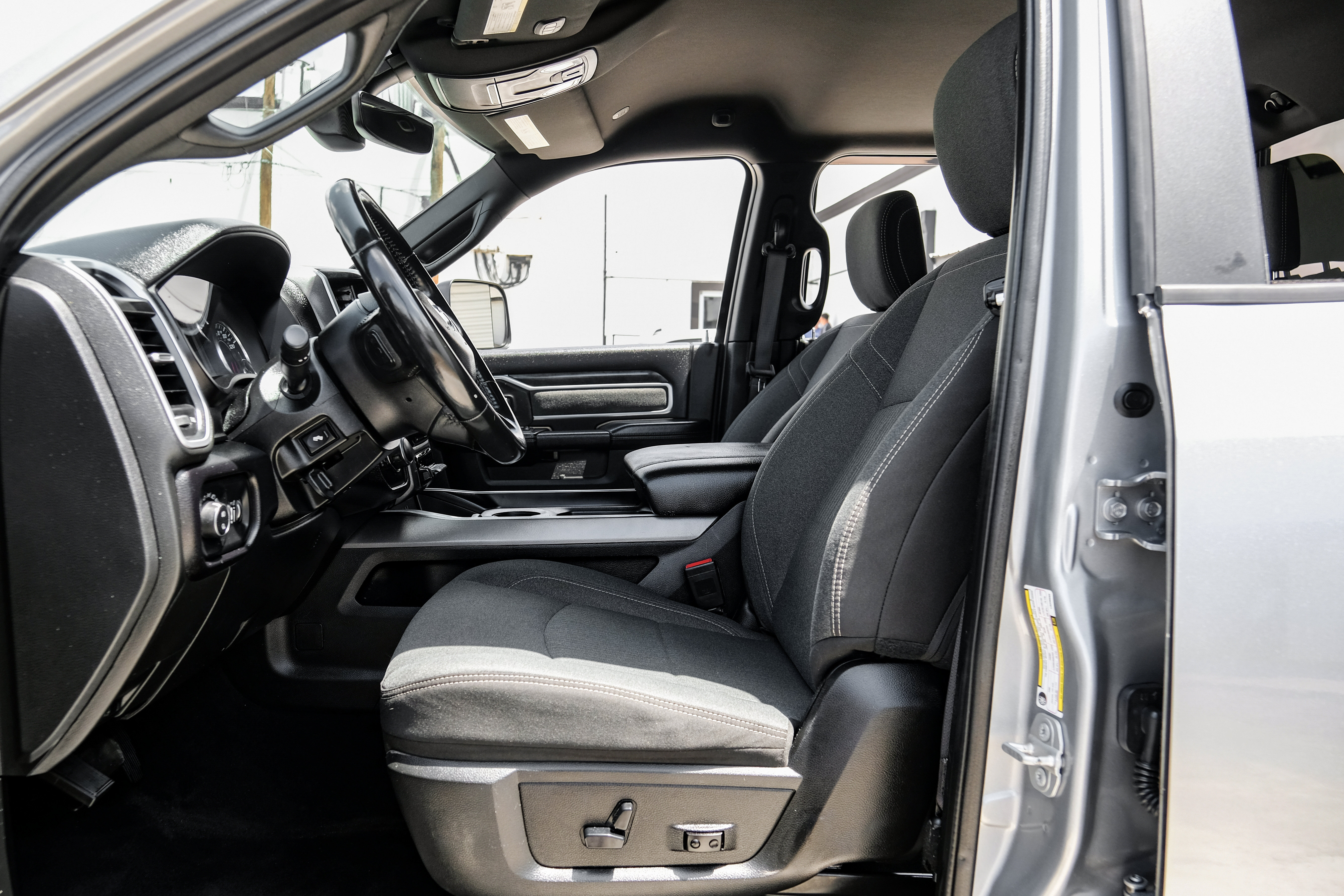 Used 2020 RAM 2500 Lone Star w/ Night Edition AWD/4WD image 3