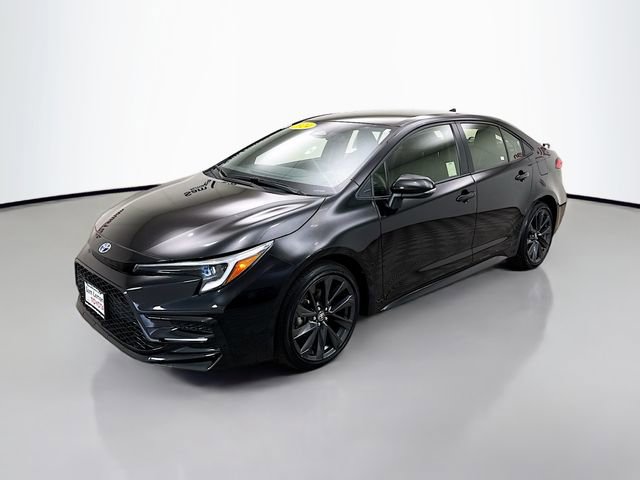 Used 2024 Toyota Corolla SE image 3