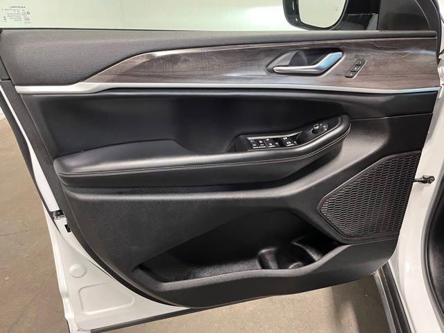 Used 2024 Jeep Grand Cherokee Limited image 20