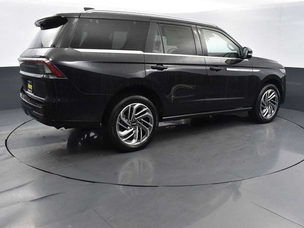 New 2025 Lincoln Navigator Reserve image 4