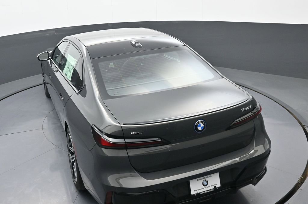 New 2026 BMW 750e xDrive image 36