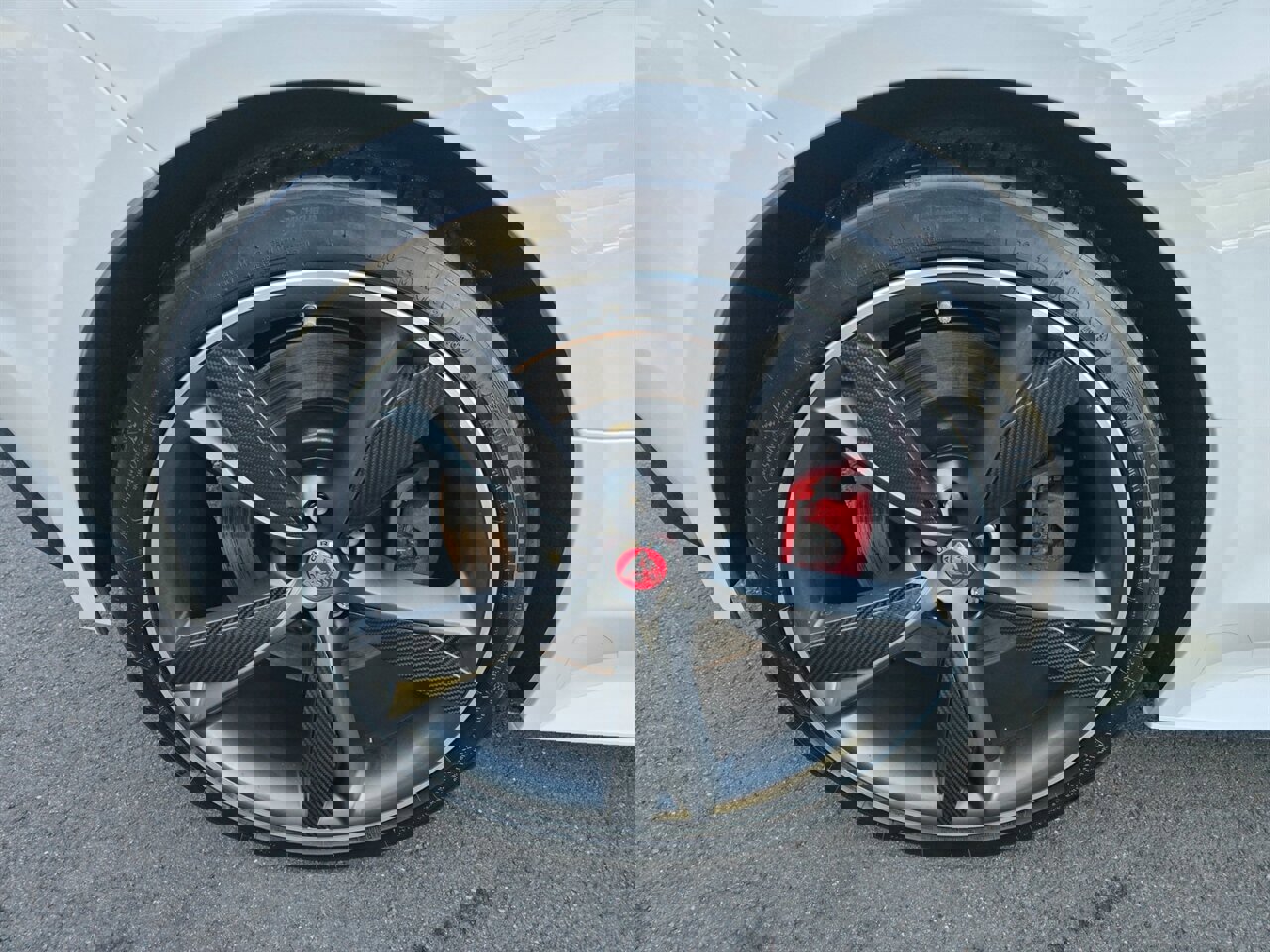 Used 2018 Jaguar F-TYPE R image 37