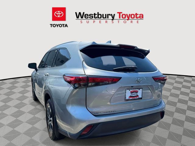 Used 2022 Toyota Highlander XLE AWD/4WD image 7