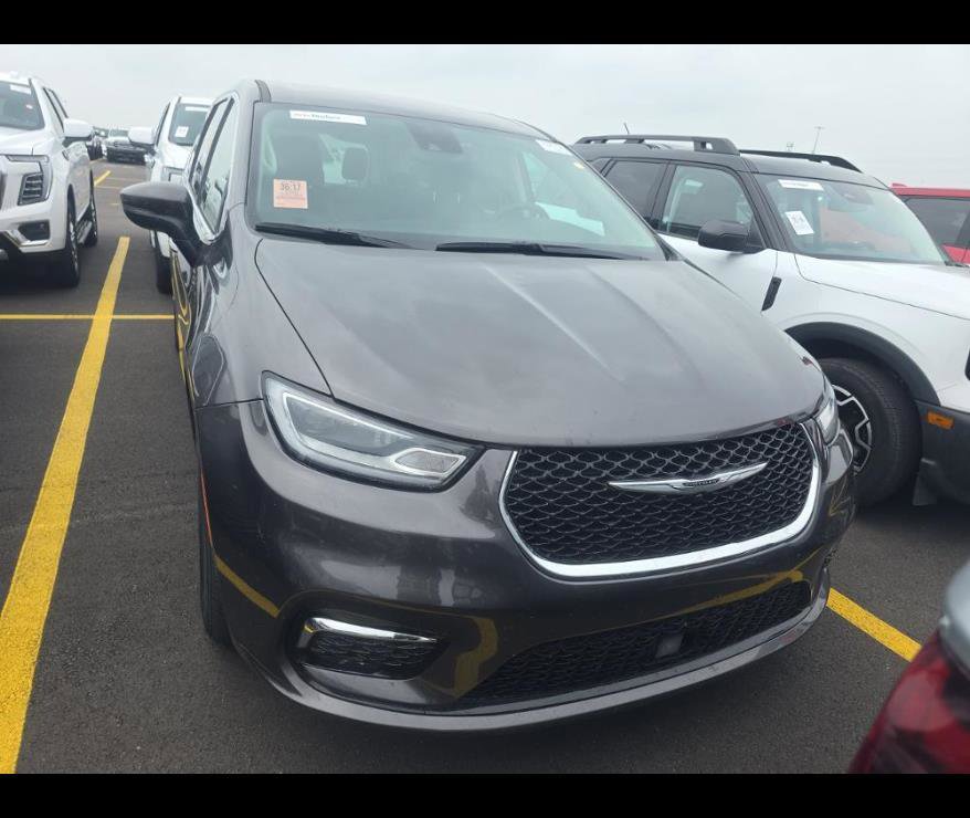 Used 2023 Chrysler Pacifica Touring-L FWD image 8