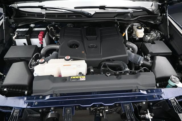 Used 2022 Toyota Tundra SR5 w/ SR5 Convenience Package AWD/4WD image 16