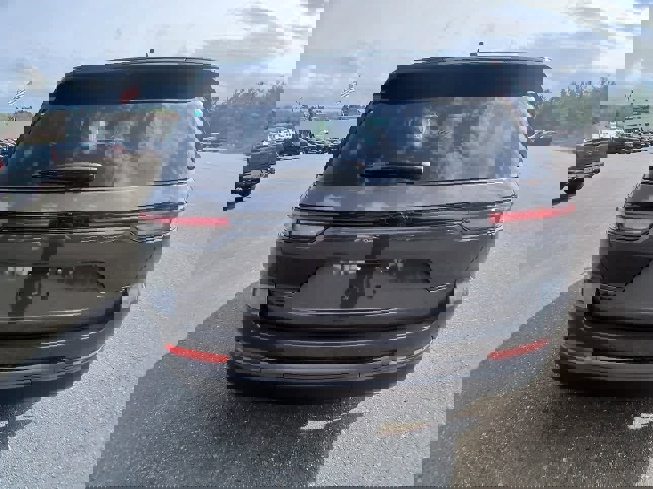 New 2026 Jeep Grand Cherokee Limited w/ Limited Altitude Package AWD/4WD image 5