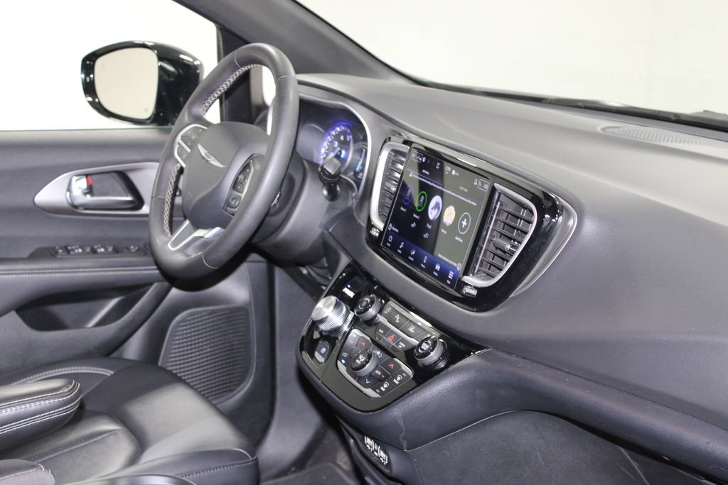 Used 2025 Chrysler Pacifica Select FWD image 29