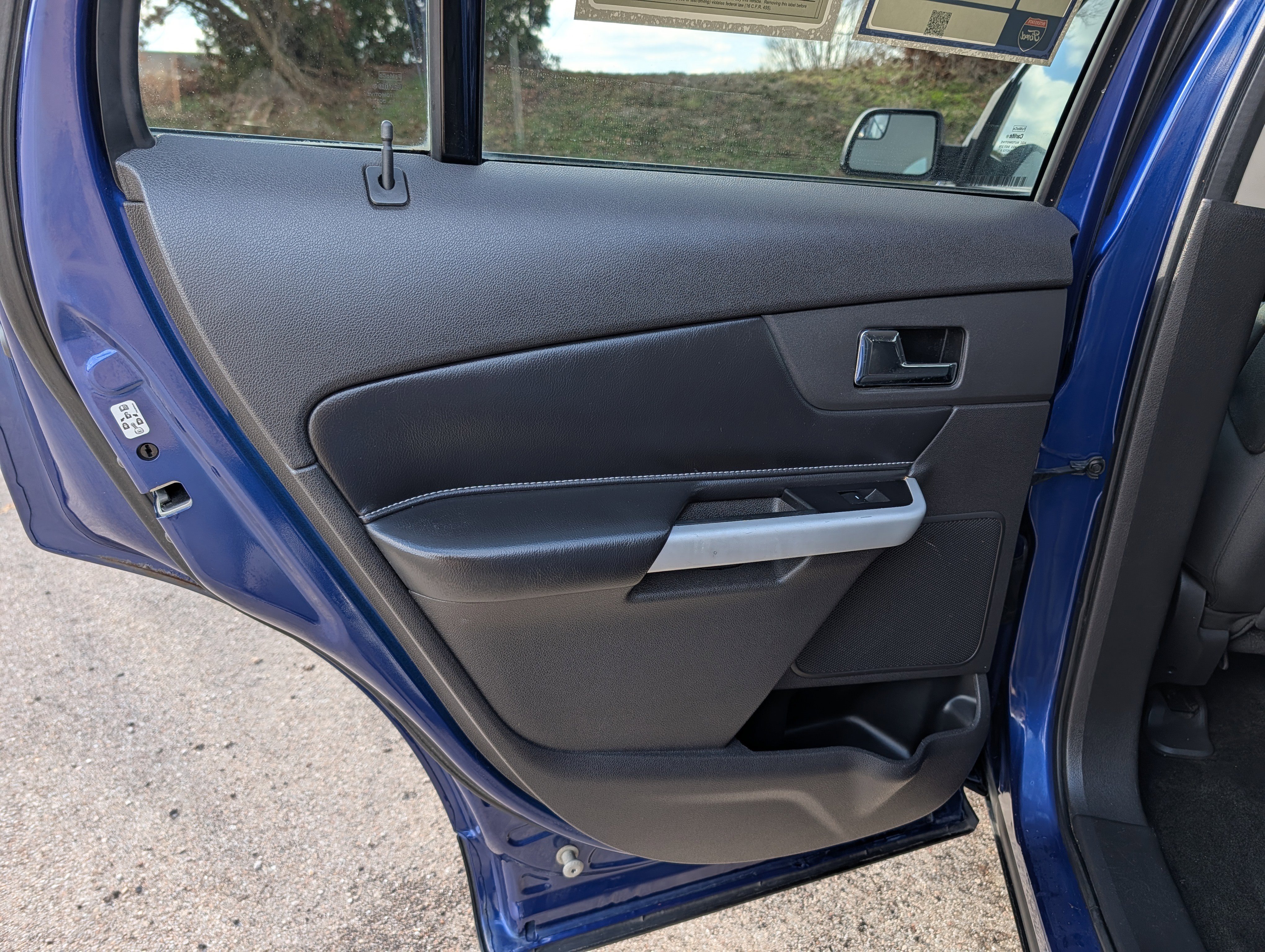 Used 2013 Ford Edge SE image 25