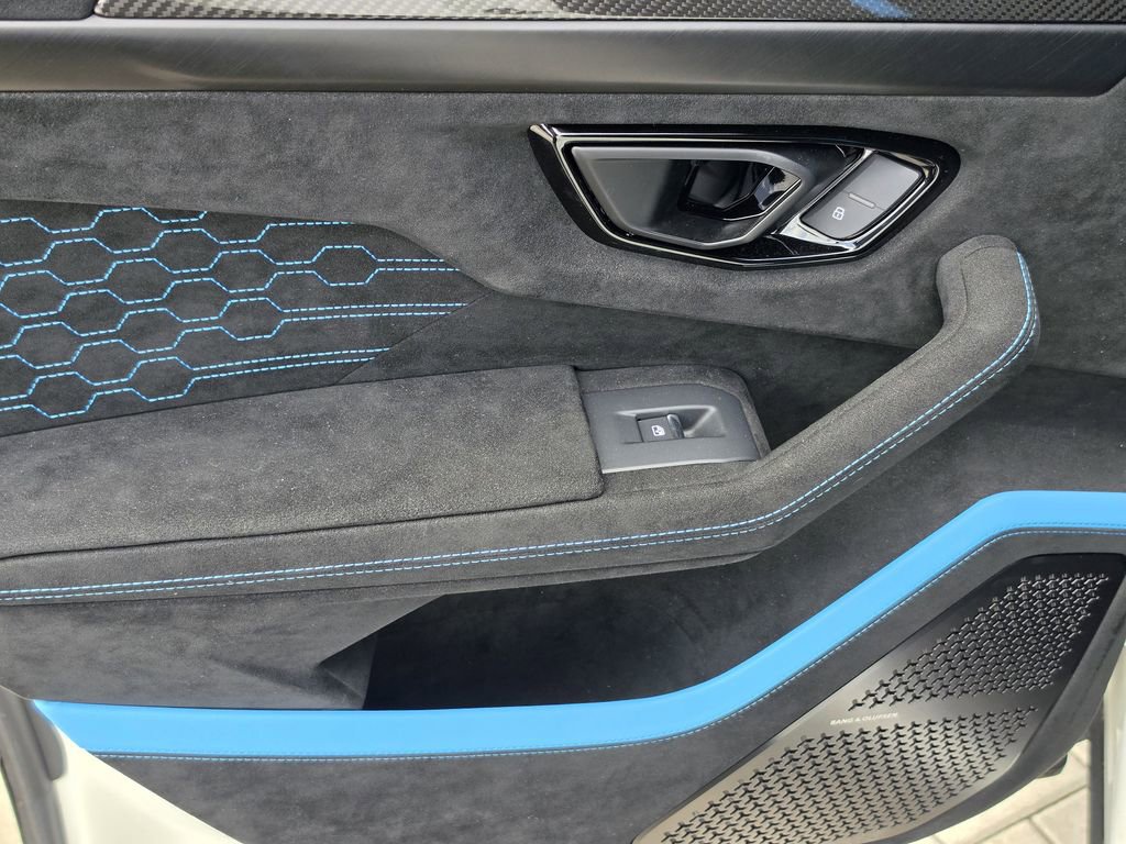Used 2024 Lamborghini Urus Performante AWD/4WD image 11