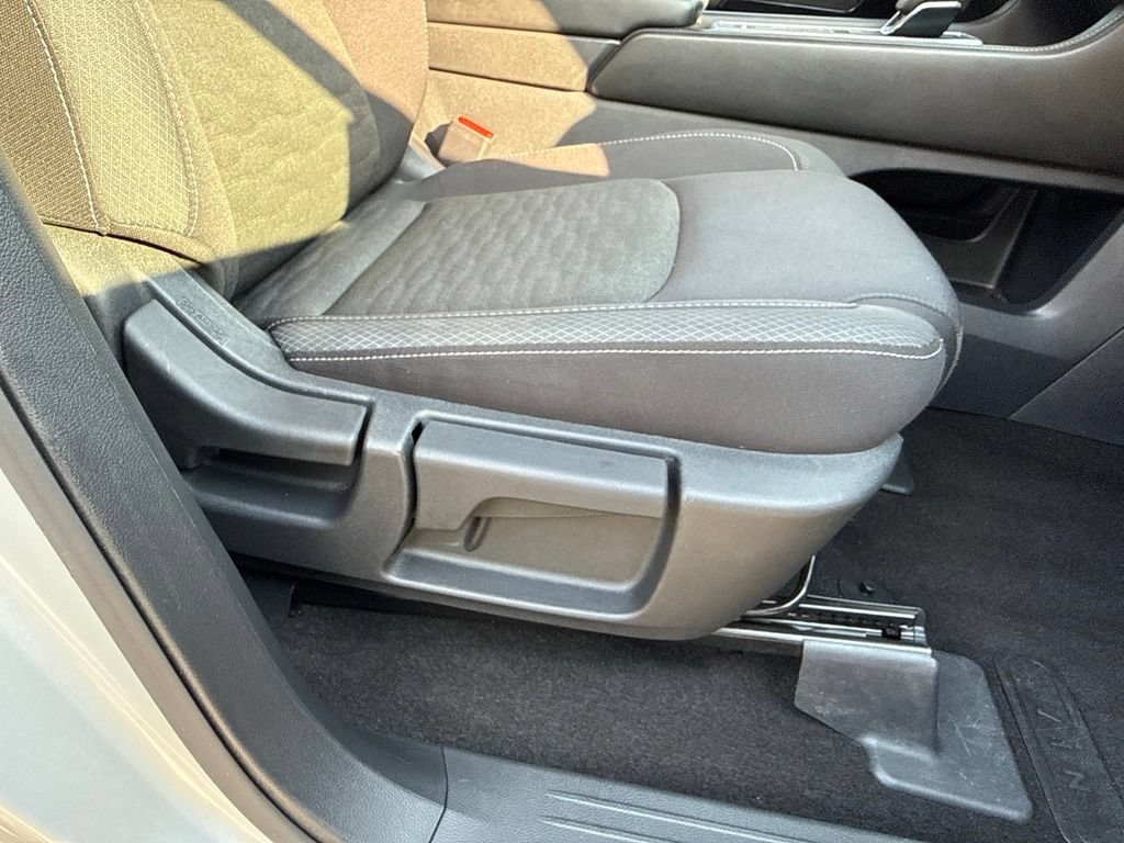 Used 2025 Nissan Pathfinder SV FWD image 44
