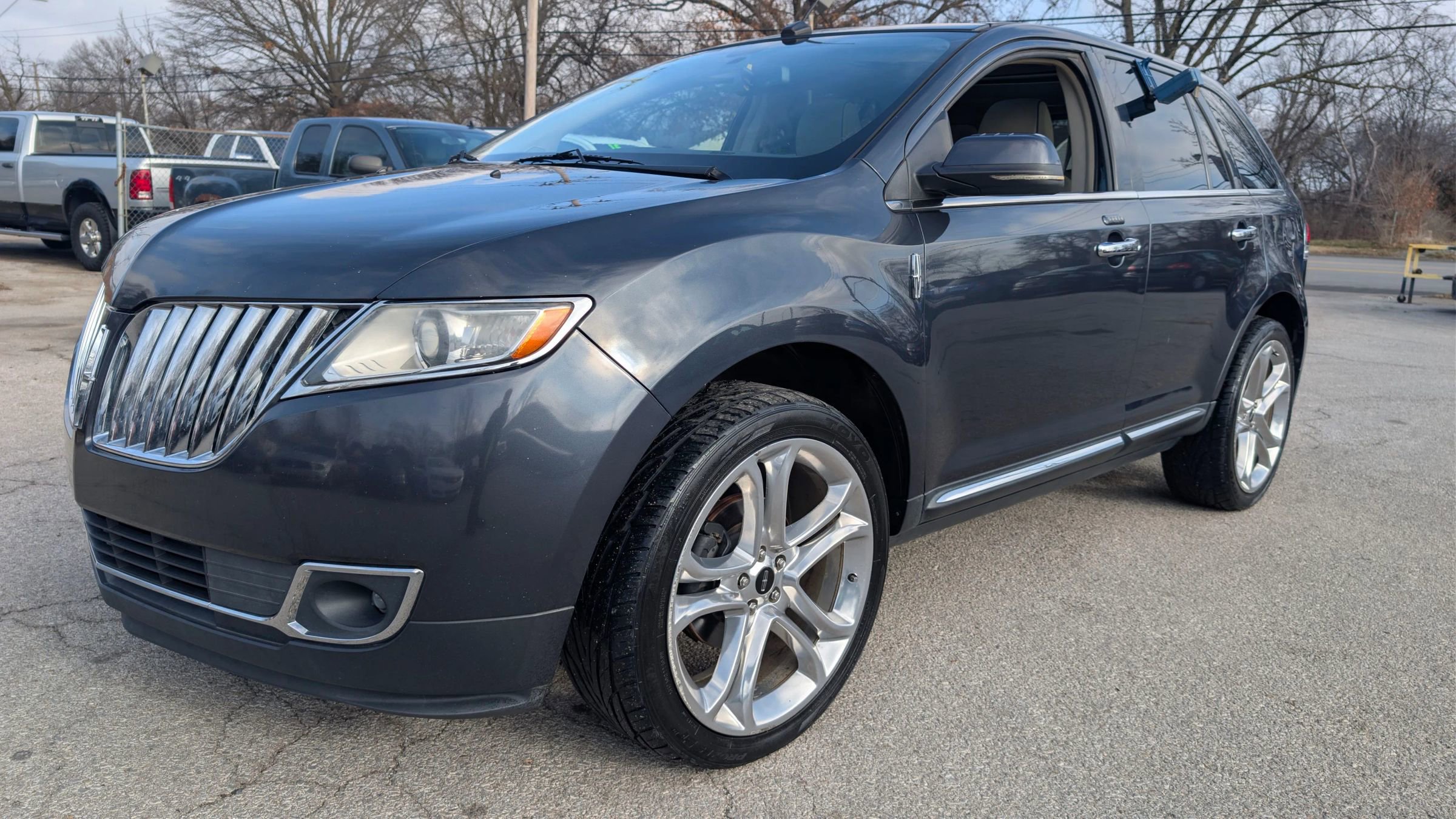 Used 2013 Lincoln MKX Sport Utility 4D image 3