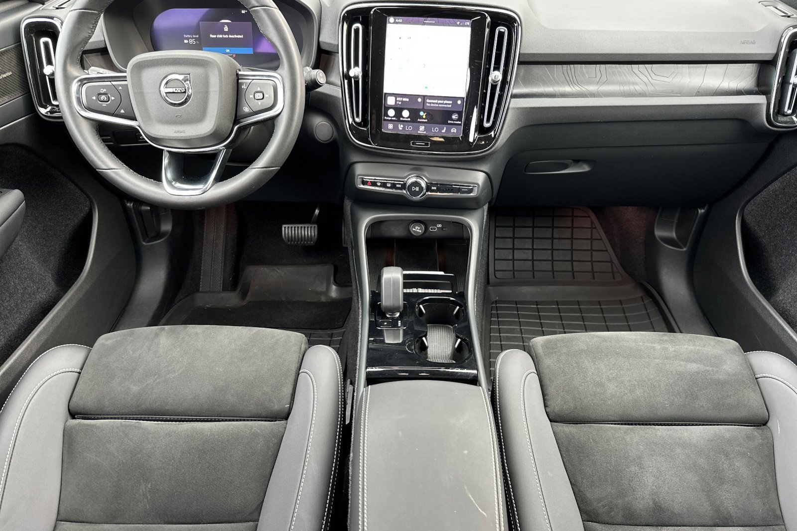 Used 2023 Volvo XC40 Recharge Ultimate image 14