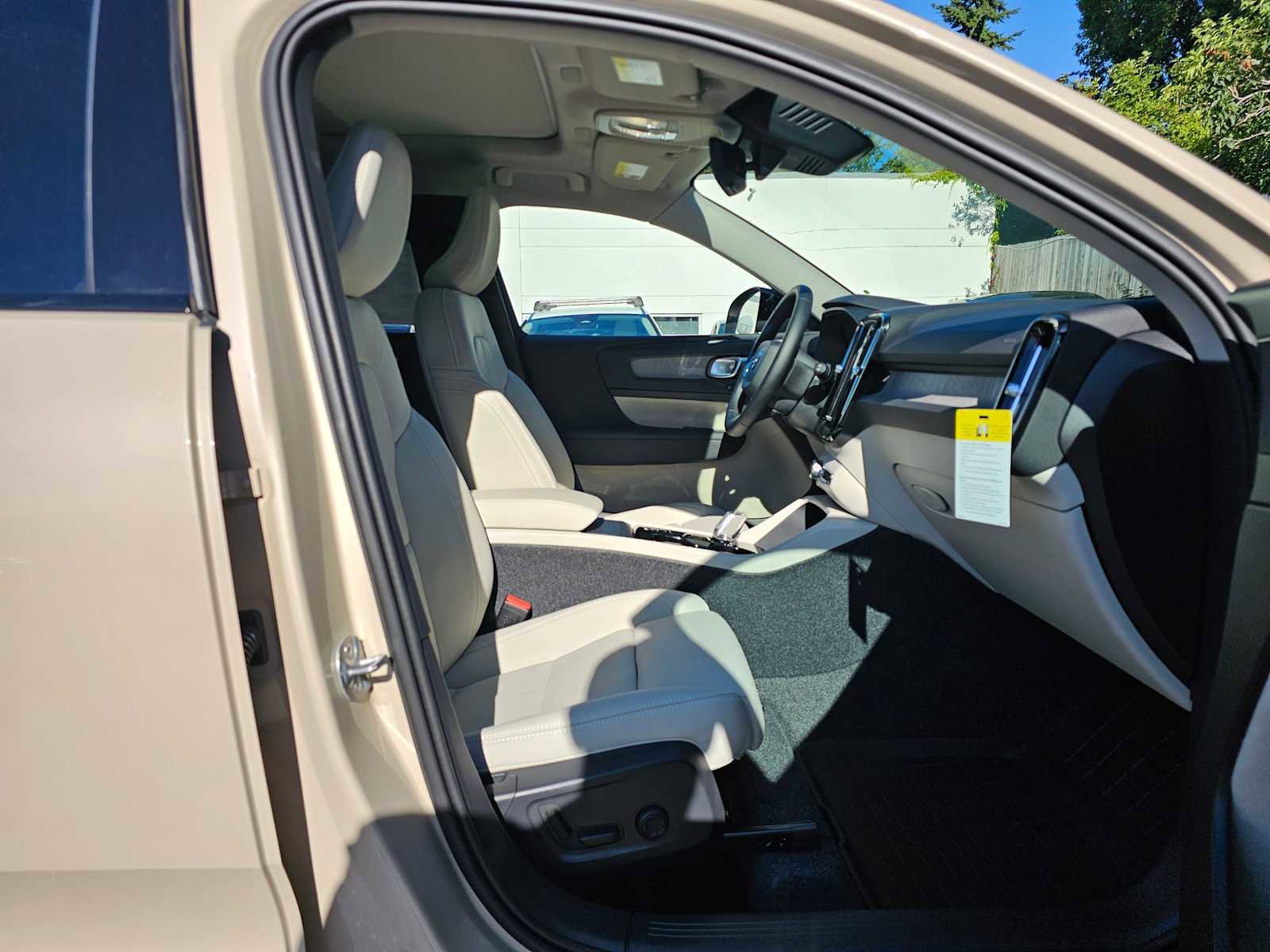 New 2025 Volvo XC40 B5 Plus w/ Climate Package image 10