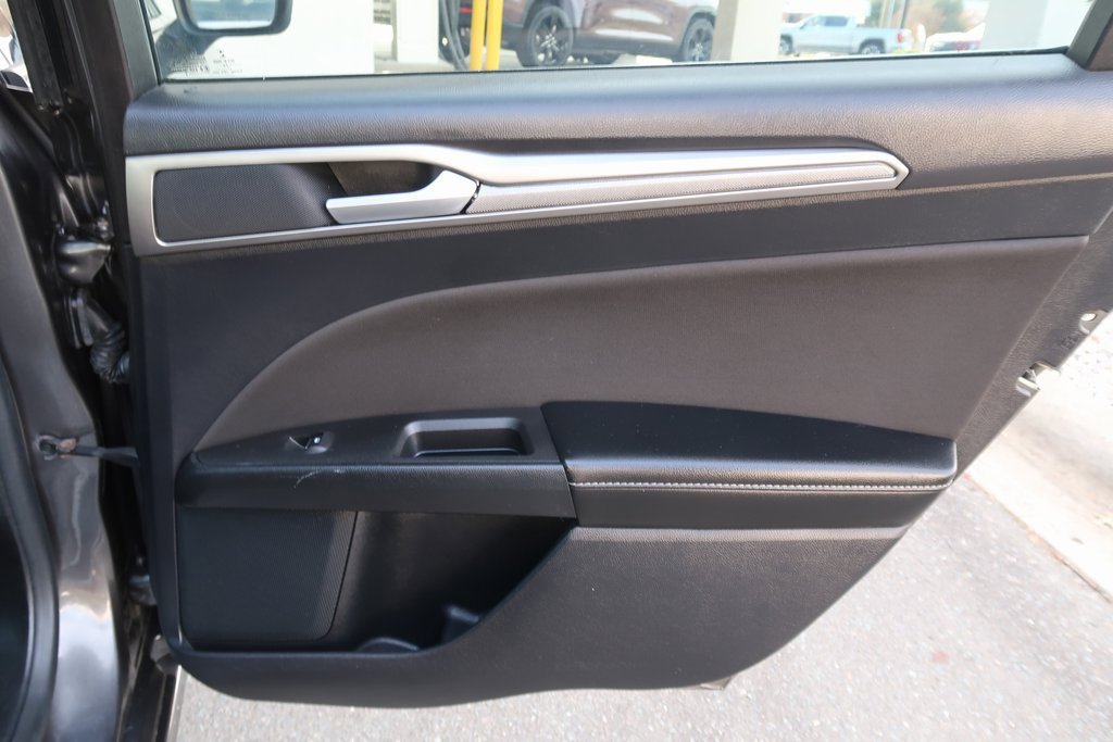 Used 2020 Ford Fusion SE image 34