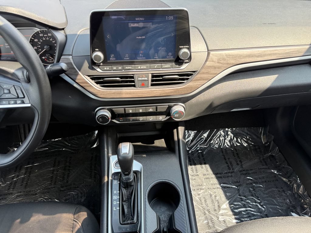 Used 2025 Nissan Altima 2.5 SV FWD image 11