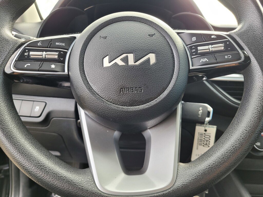 Used 2023 Kia Forte LXS image 13