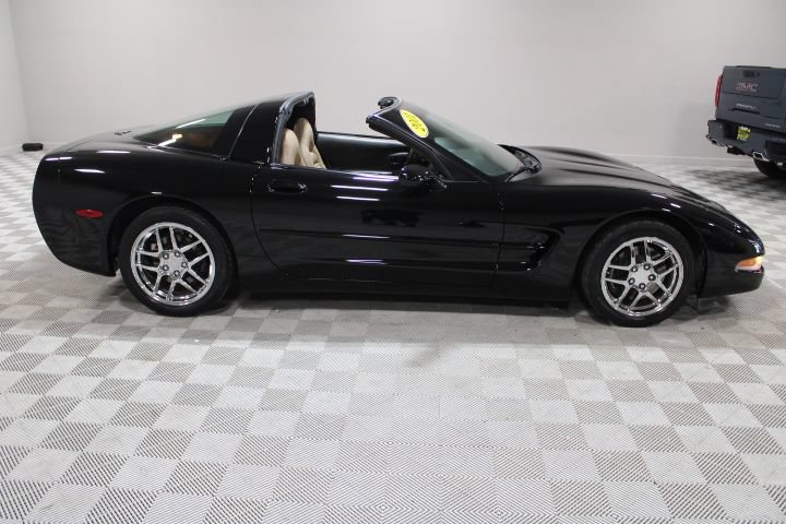 Used 2001 Chevrolet Corvette Coupe w/ Preferred Equipment Group1 RWD image 39