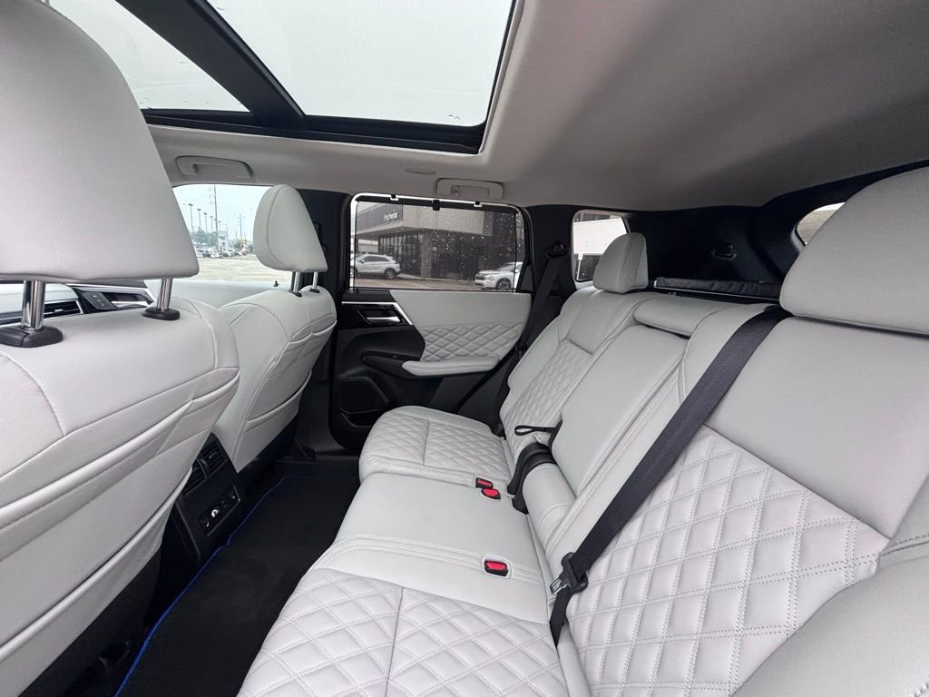 Used 2024 Mitsubishi Outlander SEL image 13